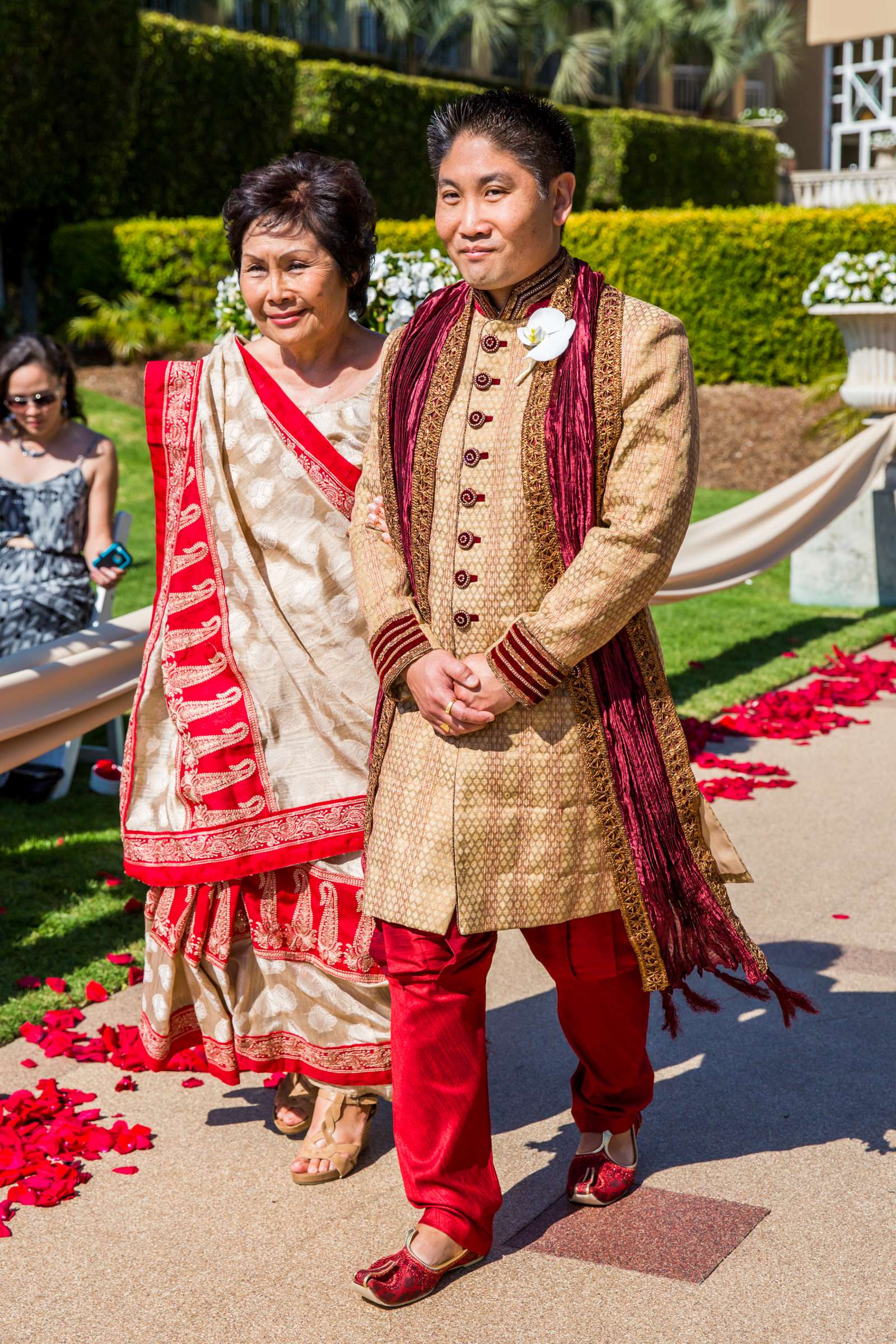 Hilton La Jolla Torrey Pines Wedding coordinated by Lavish Weddings, Punam and Russ Wedding Photo #154552 by True Photography