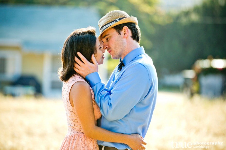 Engagement-Photo-shoot-in-San-Diego-in-a-field