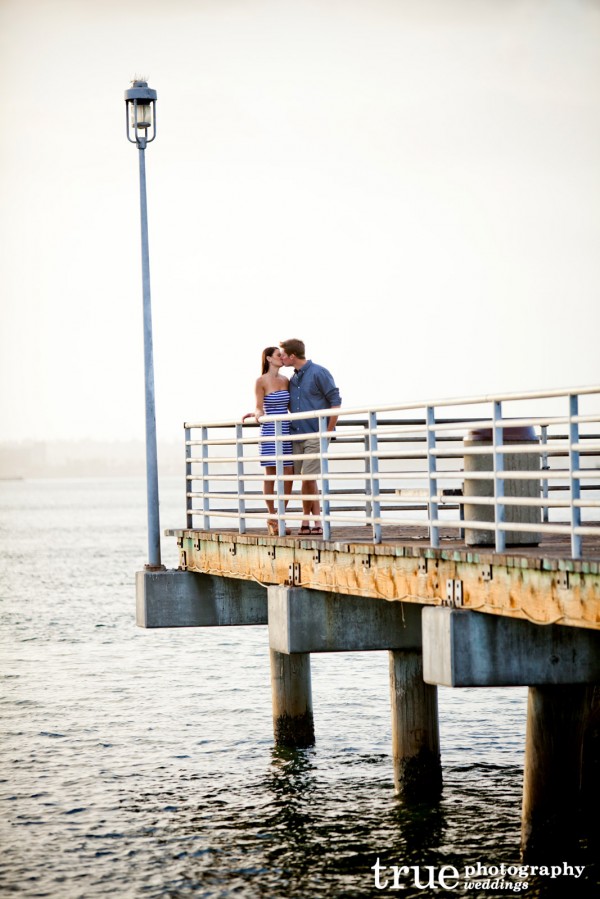 Engagement-Shoot-on-the-beach-in-Coronado