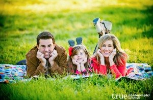 Cute-family-photo-shoot-for-holidays