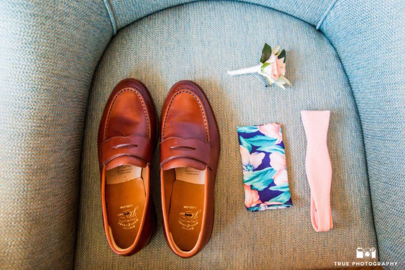 Groom shoes, bowtie and bouttonierre