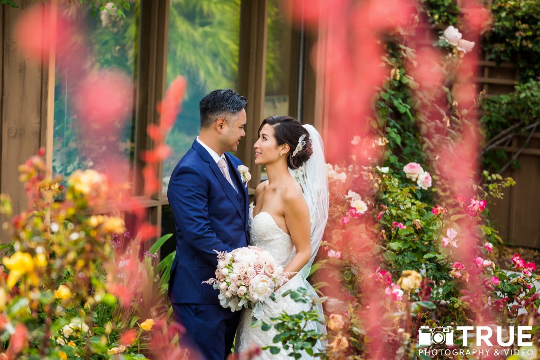 Hiring an experienced photographer at your San Diego wedding venue