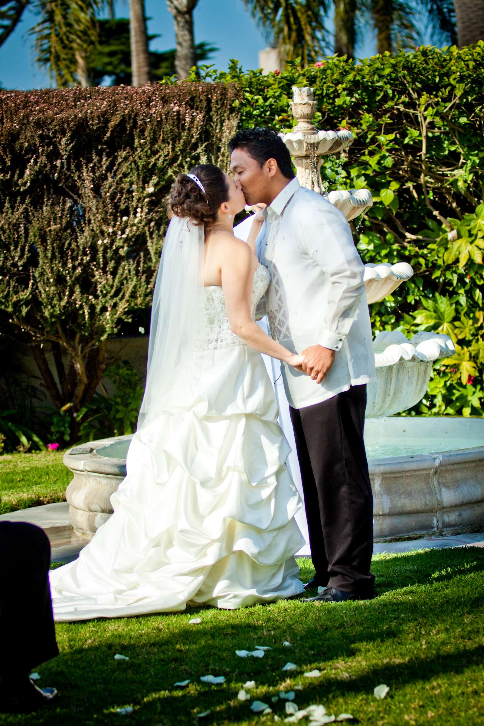La Jolla Woman's Club Wedding, Desiree and Alonto Wedding Photo #16 by True Photography