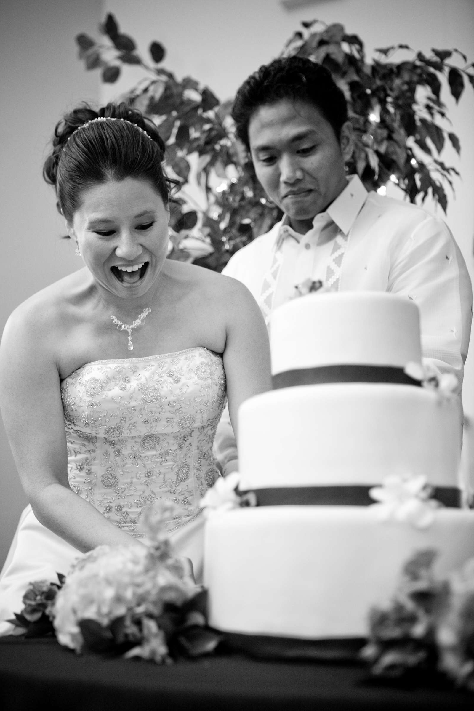 La Jolla Woman's Club Wedding, Desiree and Alonto Wedding Photo #27 by True Photography