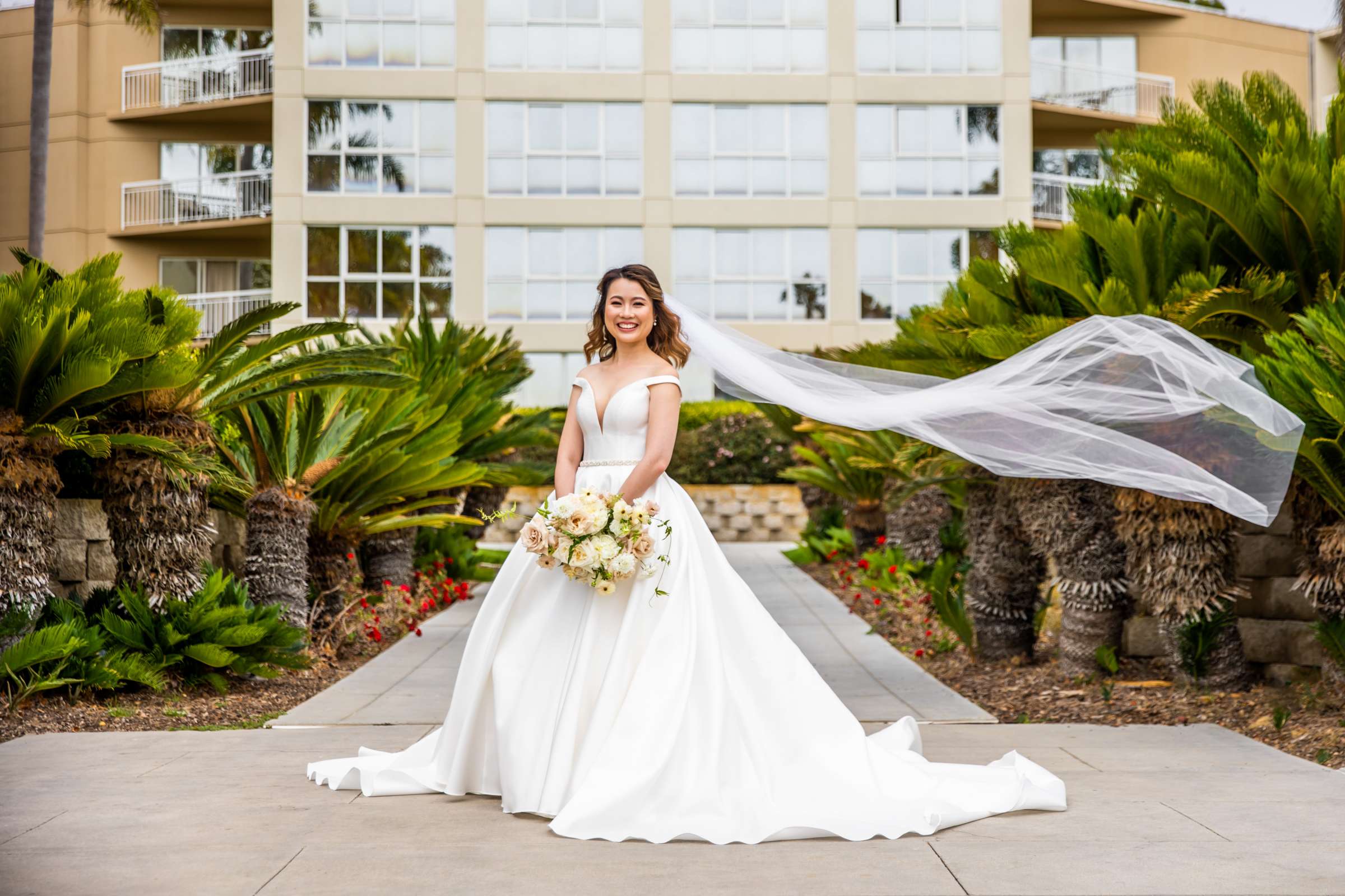 Hilton La Jolla Torrey Pines Wedding coordinated by Type A Soiree Events, Vi and Thomas Wedding Photo #11 by True Photography