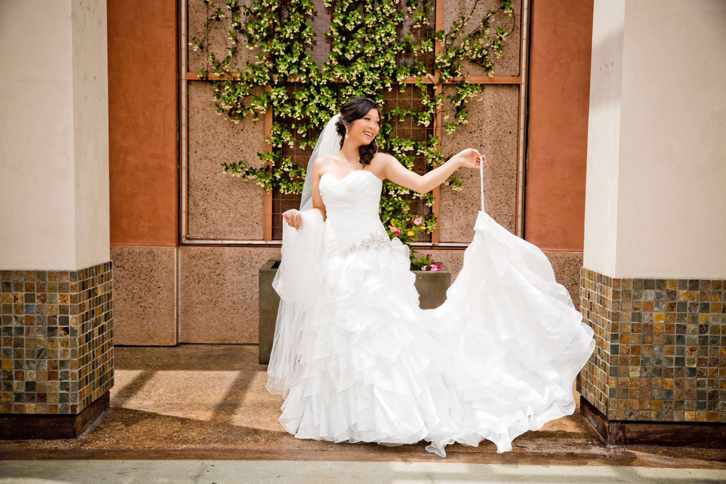 Hilton La Jolla Torrey Pines Wedding coordinated by Lavish Weddings, Muriel and Michael Wedding Photo #11 by True Photography