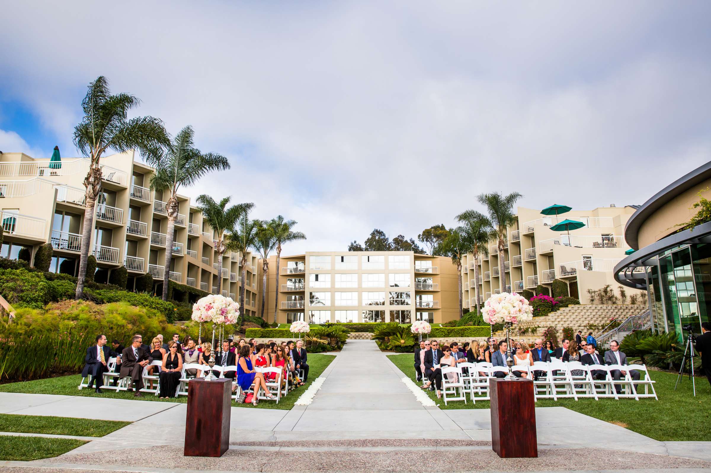Hilton La Jolla Torrey Pines Wedding coordinated by First Comes Love Weddings & Events, Katherine and Scott Wedding Photo #164679 by True Photography