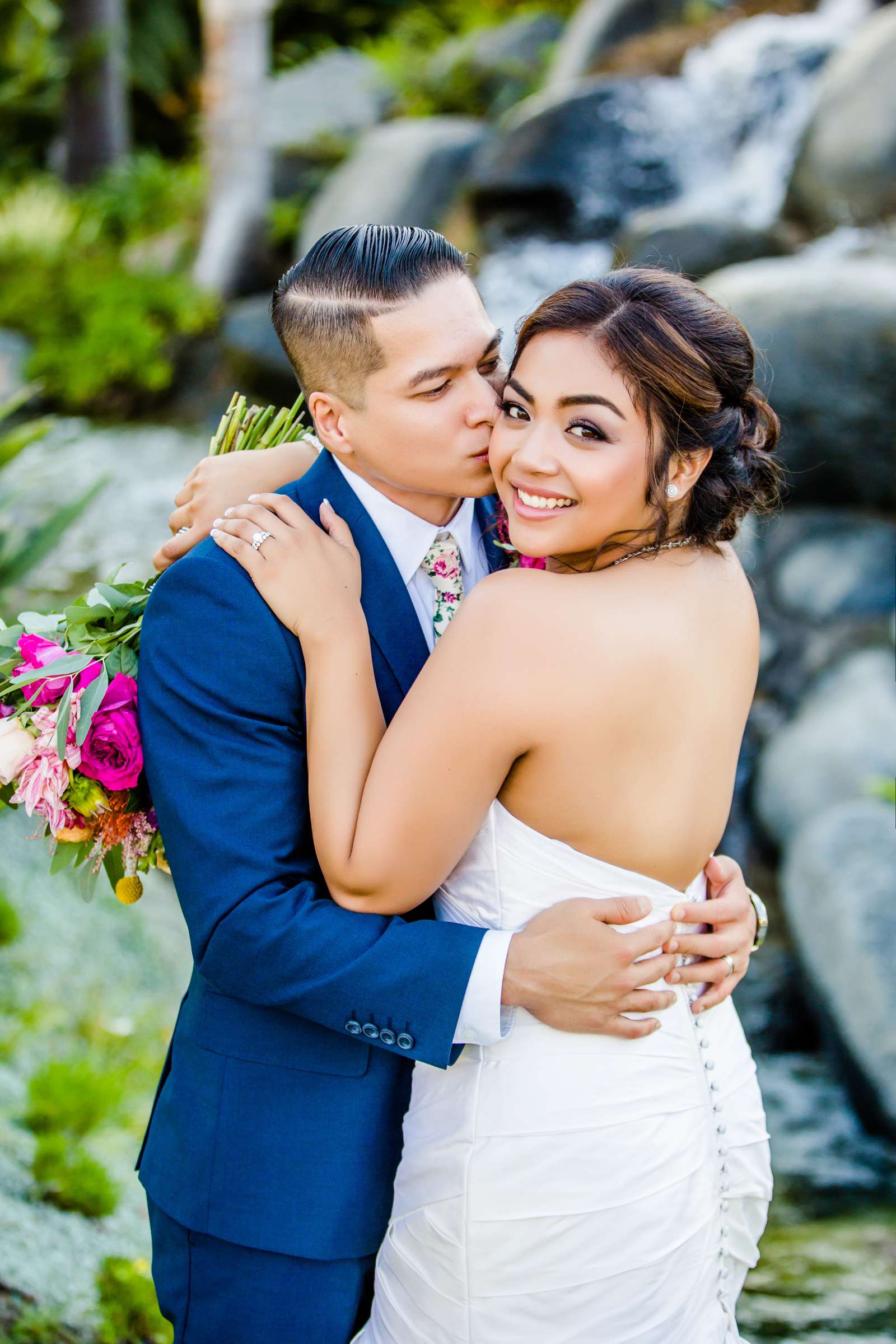 Marriott Marquis San Diego Marina Wedding coordinated by Seven Stems Floral Design & Events, Aileen and Jerry Wedding Photo #273880 by True Photography