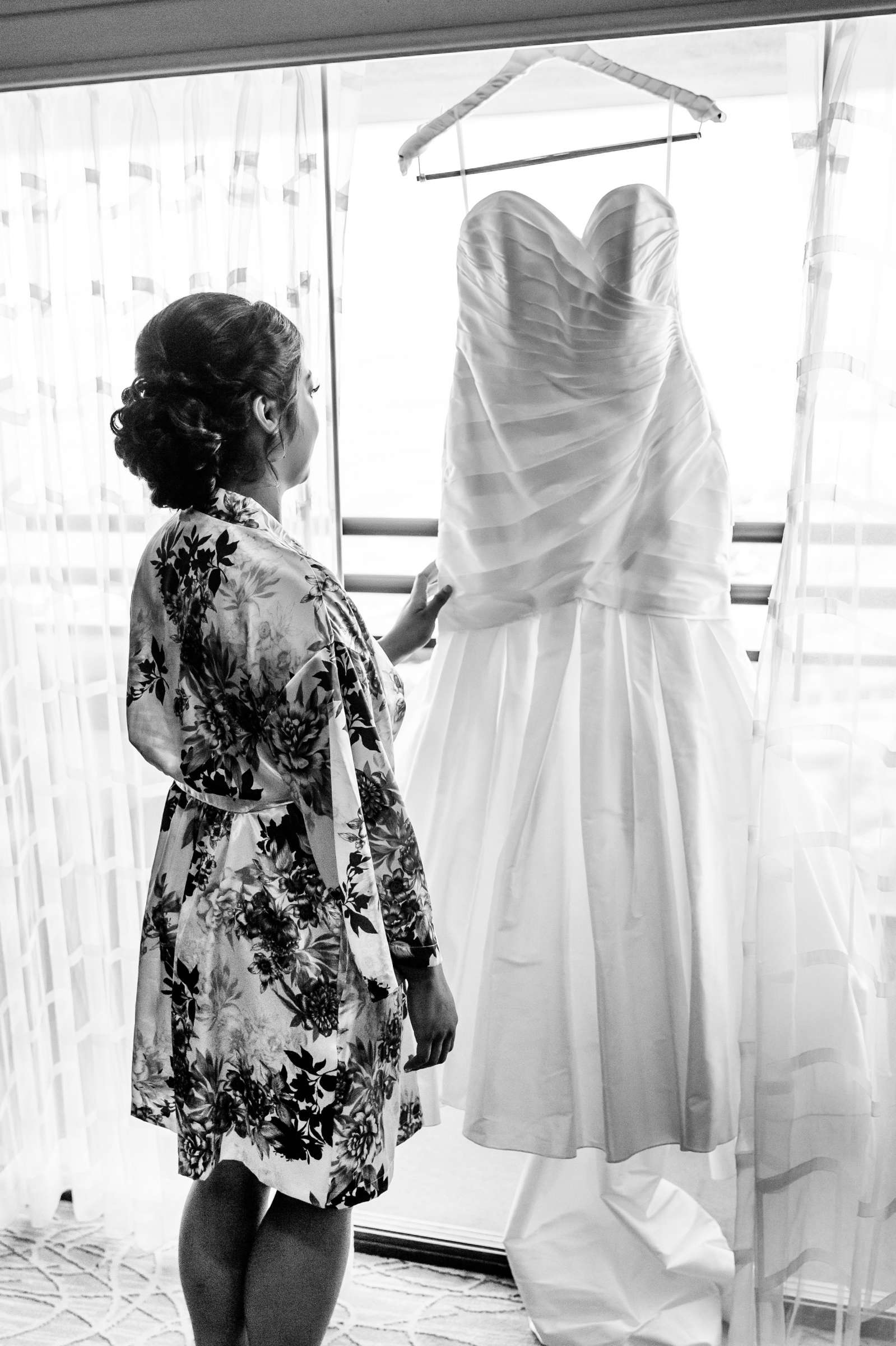 Marriott Marquis San Diego Marina Wedding coordinated by Seven Stems Floral Design & Events, Aileen and Jerry Wedding Photo #273900 by True Photography