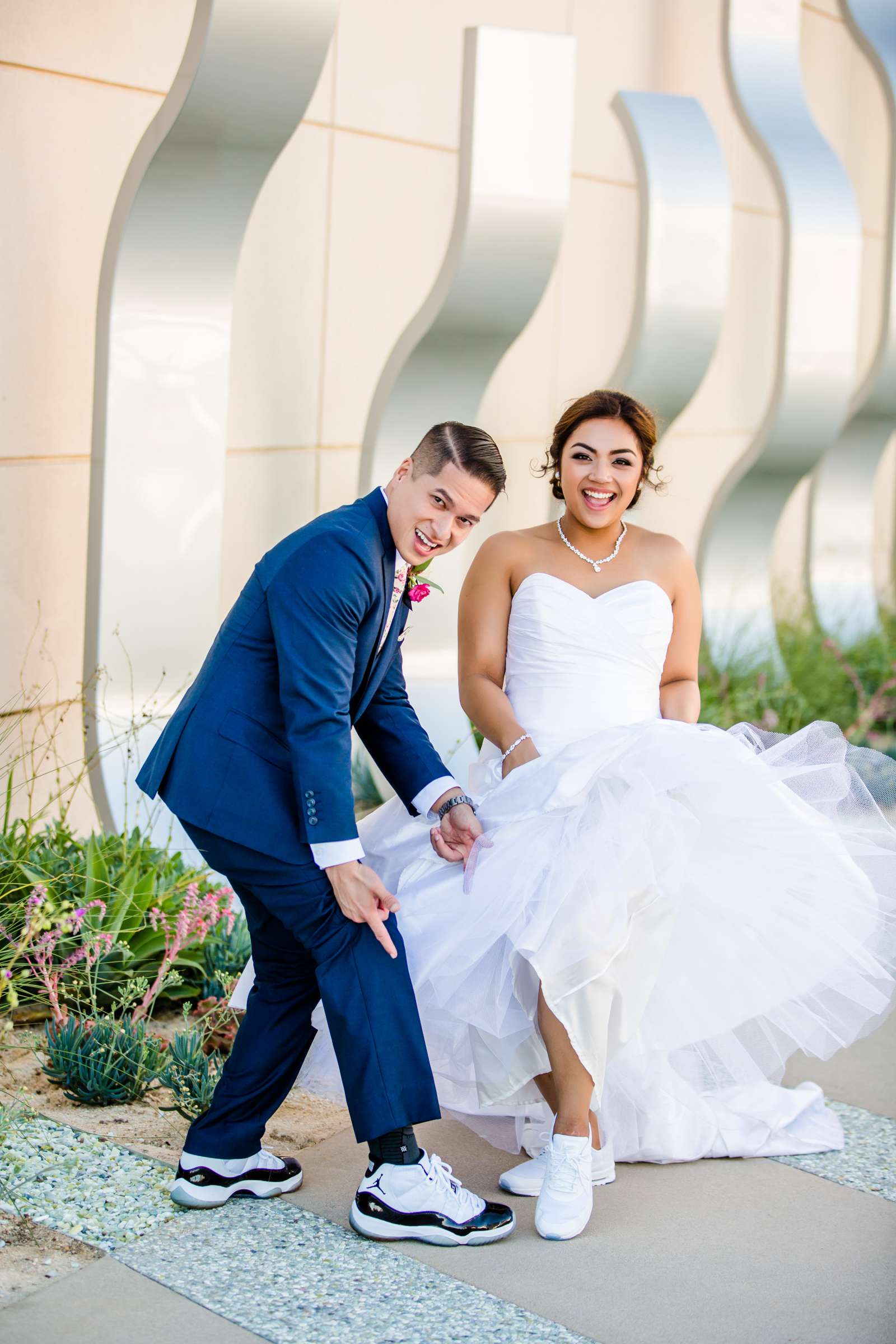 Marriott Marquis San Diego Marina Wedding coordinated by Seven Stems Floral Design & Events, Aileen and Jerry Wedding Photo #273959 by True Photography