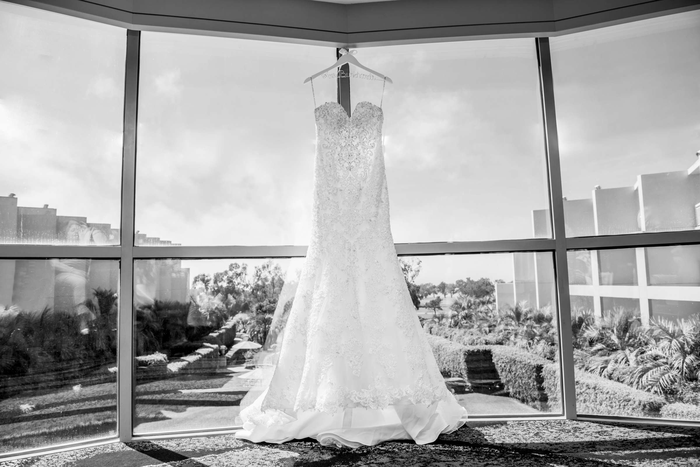 Hilton La Jolla Torrey Pines Wedding coordinated by Trendee Flowers, Gina and John Wedding Photo #9 by True Photography