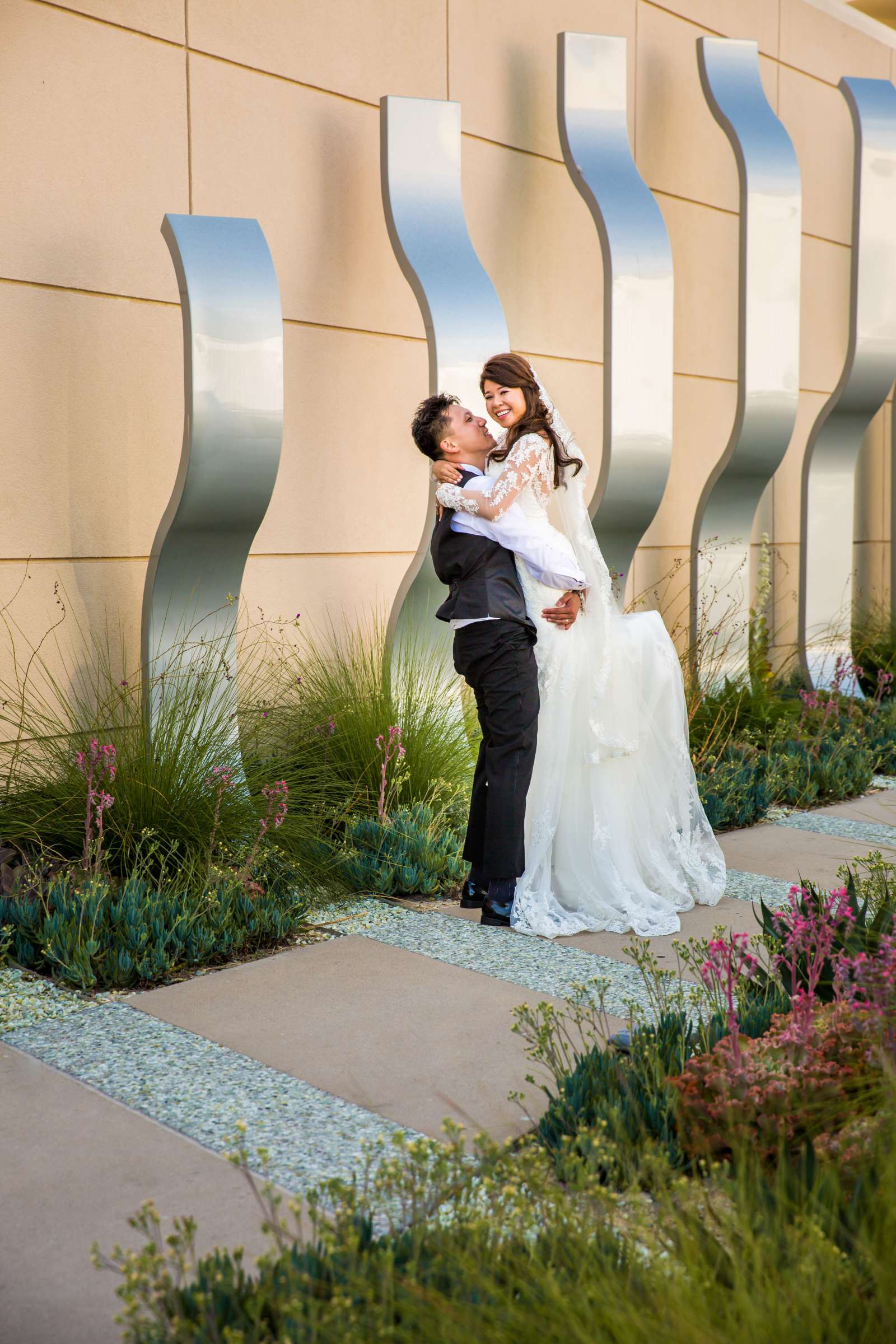 Marriott Marquis San Diego Marina Wedding coordinated by Michelle Elizabeth Events and Design, Minh and Jason Wedding Photo #14 by True Photography
